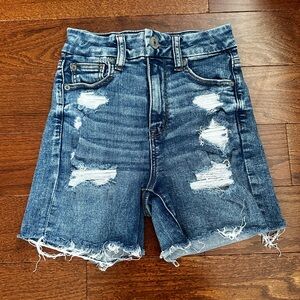 stretchy ripped blue denim American Eagle shorts !